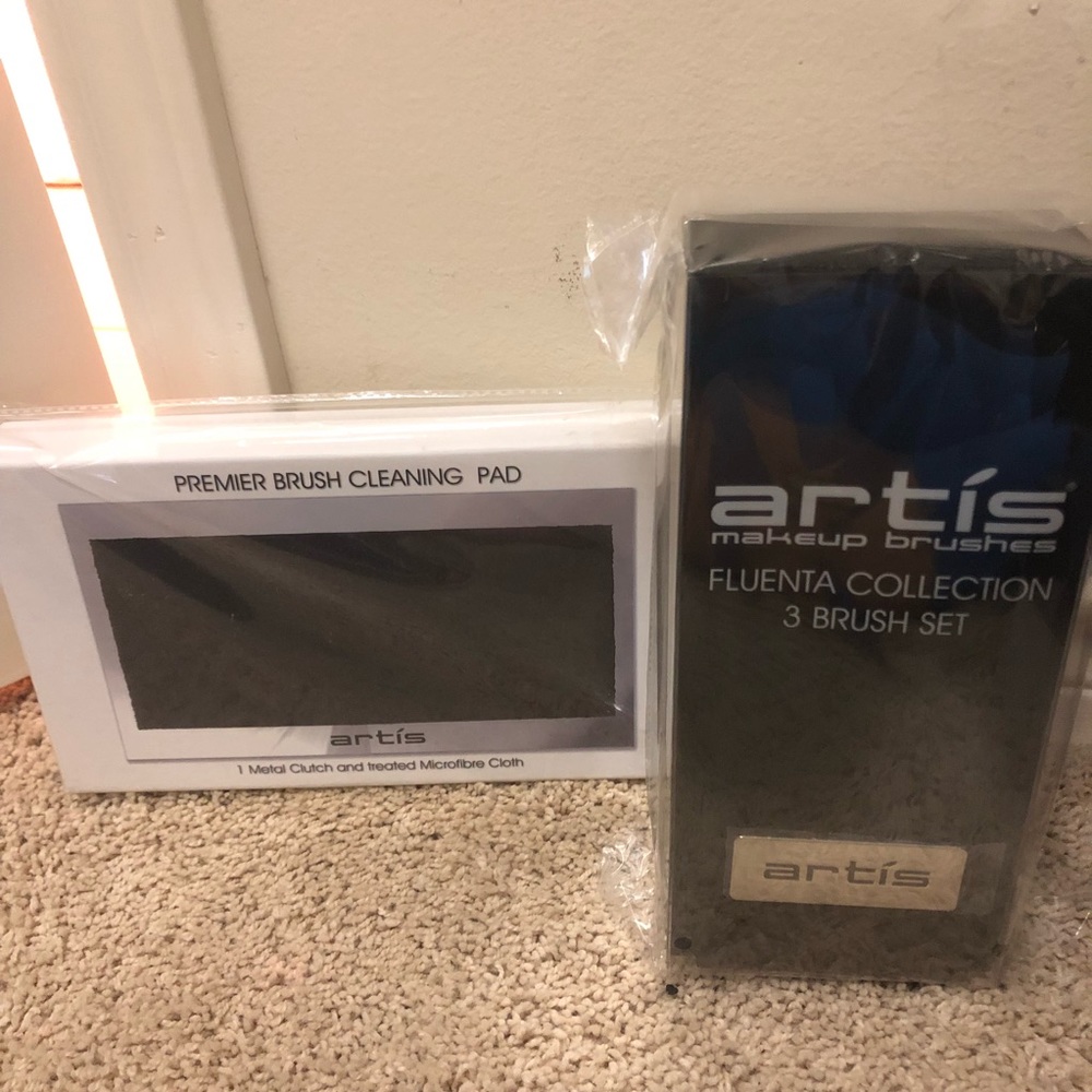 Artis set of 3 brushes with cleaning pad